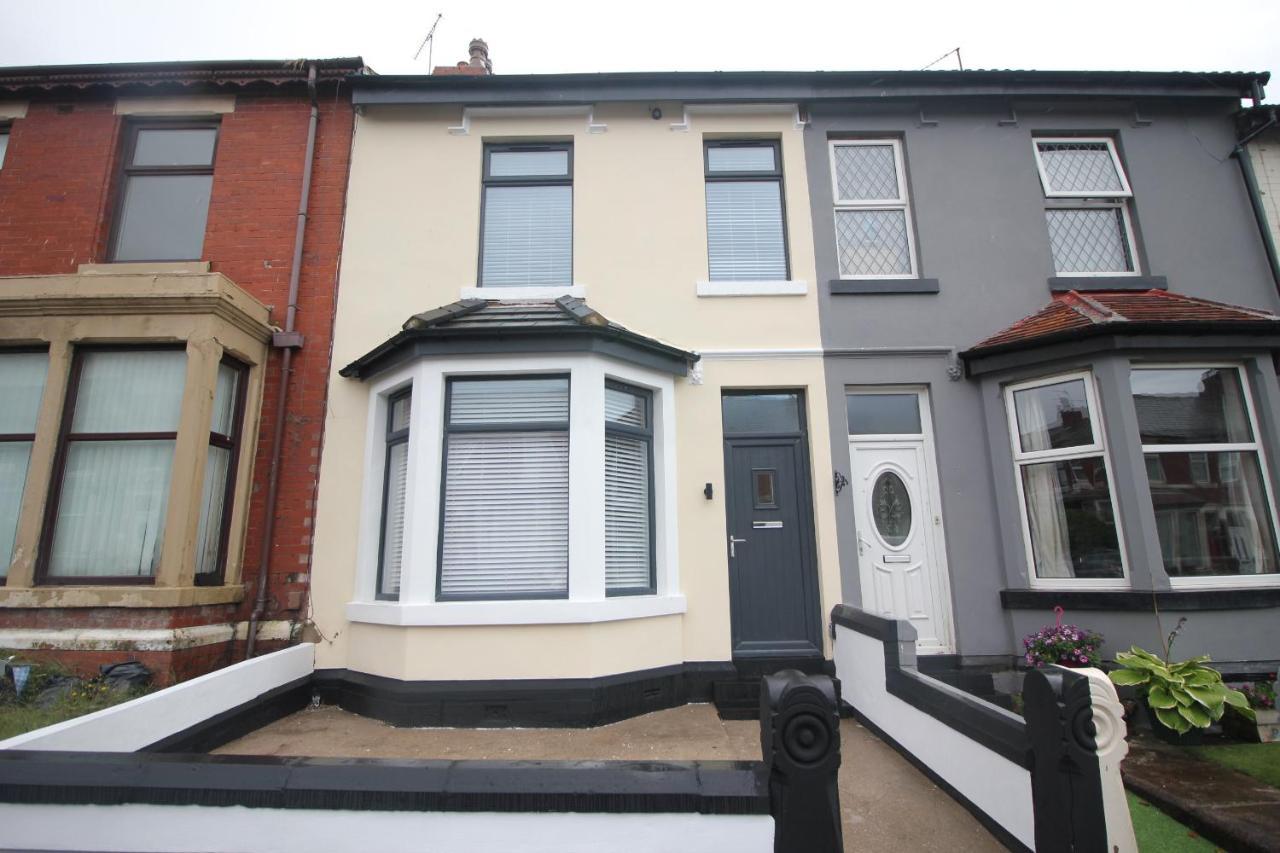 Media Manor - Fully Refurbished In 2022 - Large 6 Bedrooms, 3 Bathrooms Plus Media Games Room Blackpool Esterno foto