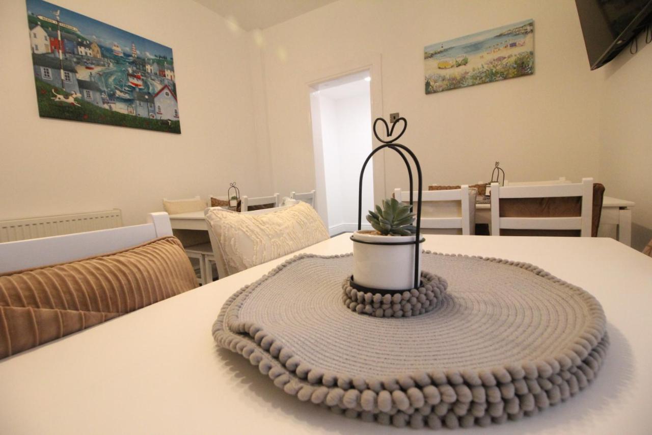 Media Manor - Fully Refurbished In 2022 - Large 6 Bedrooms, 3 Bathrooms Plus Media Games Room Blackpool Esterno foto