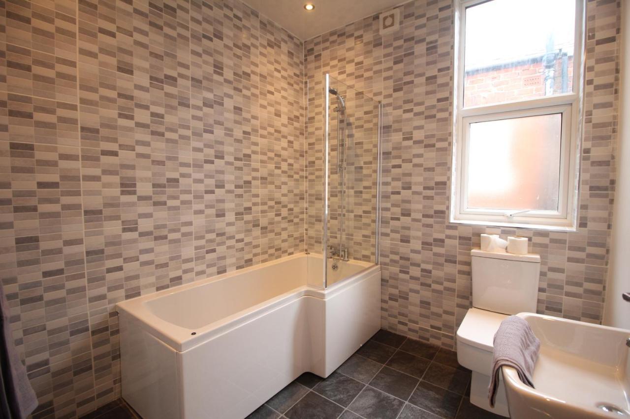 Media Manor - Fully Refurbished In 2022 - Large 6 Bedrooms, 3 Bathrooms Plus Media Games Room Blackpool Esterno foto