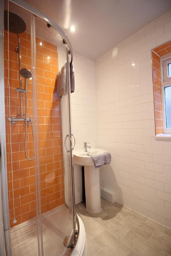 Media Manor - Fully Refurbished In 2022 - Large 6 Bedrooms, 3 Bathrooms Plus Media Games Room Blackpool Esterno foto