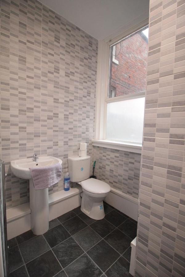 Media Manor - Fully Refurbished In 2022 - Large 6 Bedrooms, 3 Bathrooms Plus Media Games Room Blackpool Esterno foto